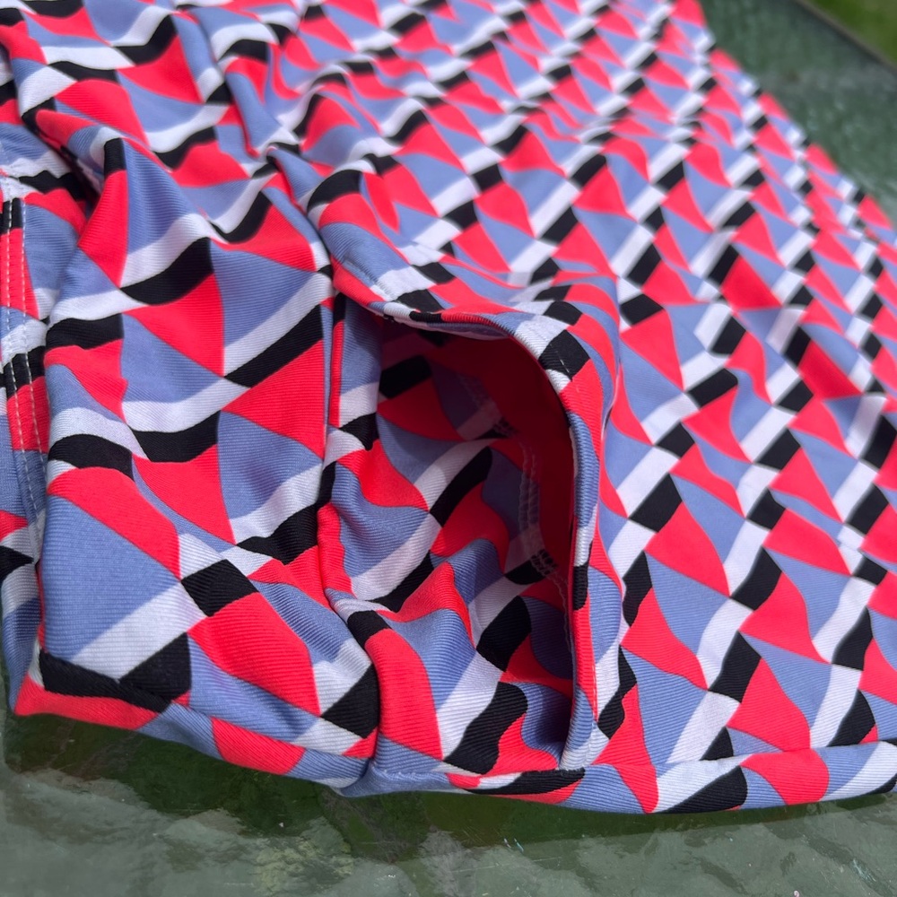 Tail White Label Bright Colored Triangular Patter… - image 4